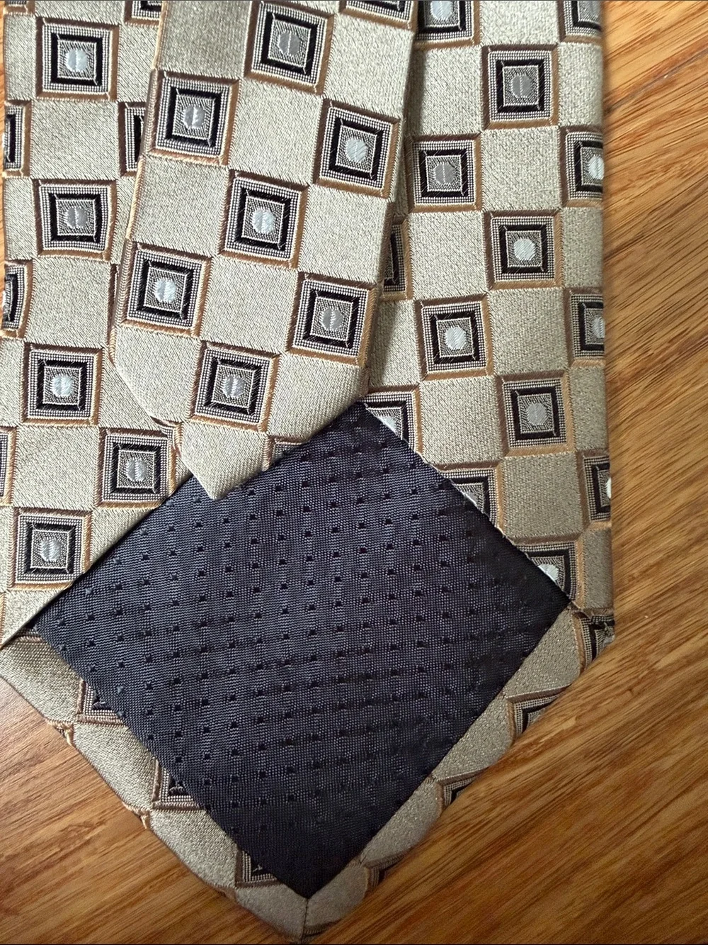 (9t)Screenplay by Martin Wong 100% Silk Handmade Geometric Square Pattern